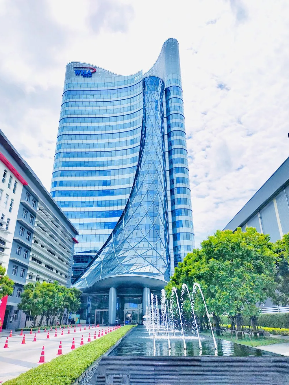 Centro de operações de VEGER Electronics (Thailand) no WHA Tower