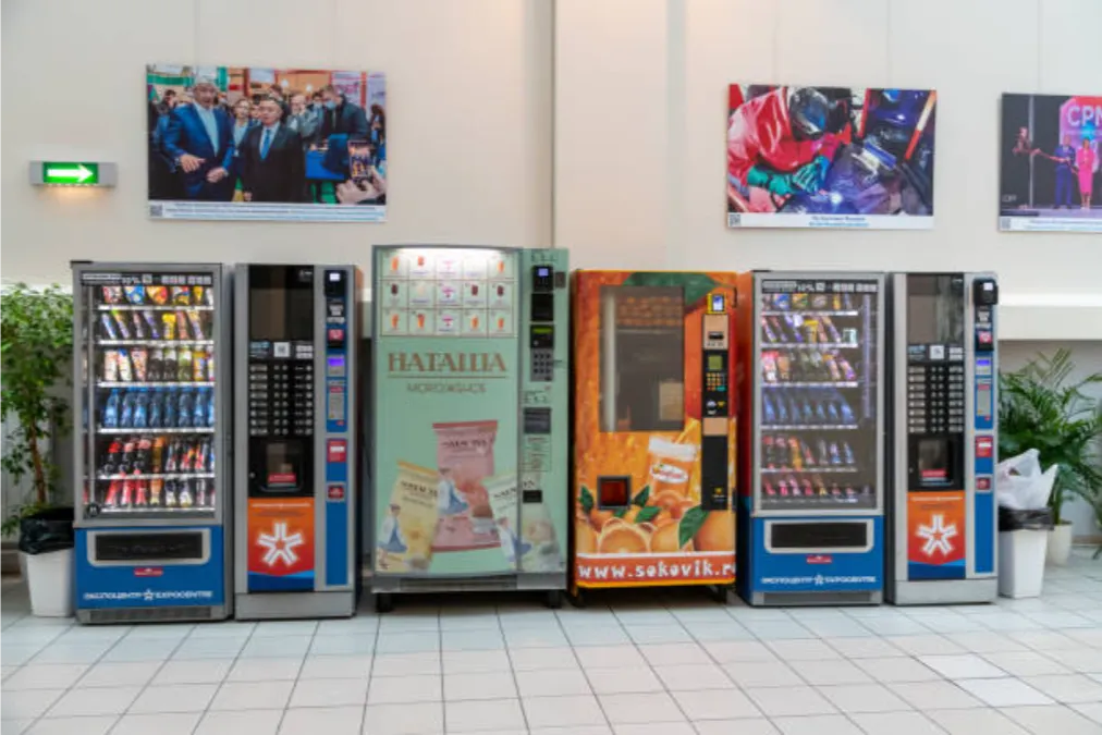 Group-of-various-vending-machines-stock-photo_1779153864