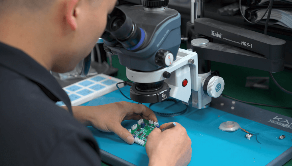 7 ดัชนีฮาร์ดแวร์ที่สำคัญเพื่อเพิ่ม ROI ของเครื่องขายเคสโทรศัพท์